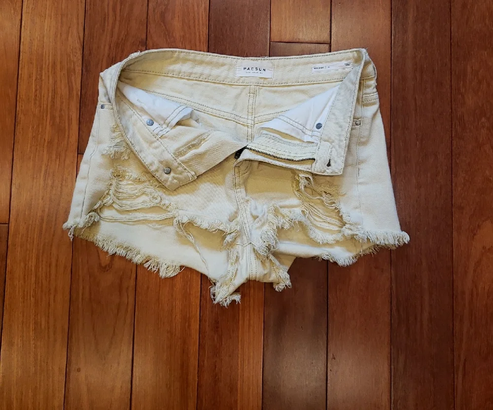 Pac Sun Women's size 26 Mom Short. Light yellow destructed denim jean